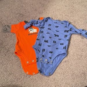 Set of two Carter’s long-sleeve bear themed onesies. Size 3 months